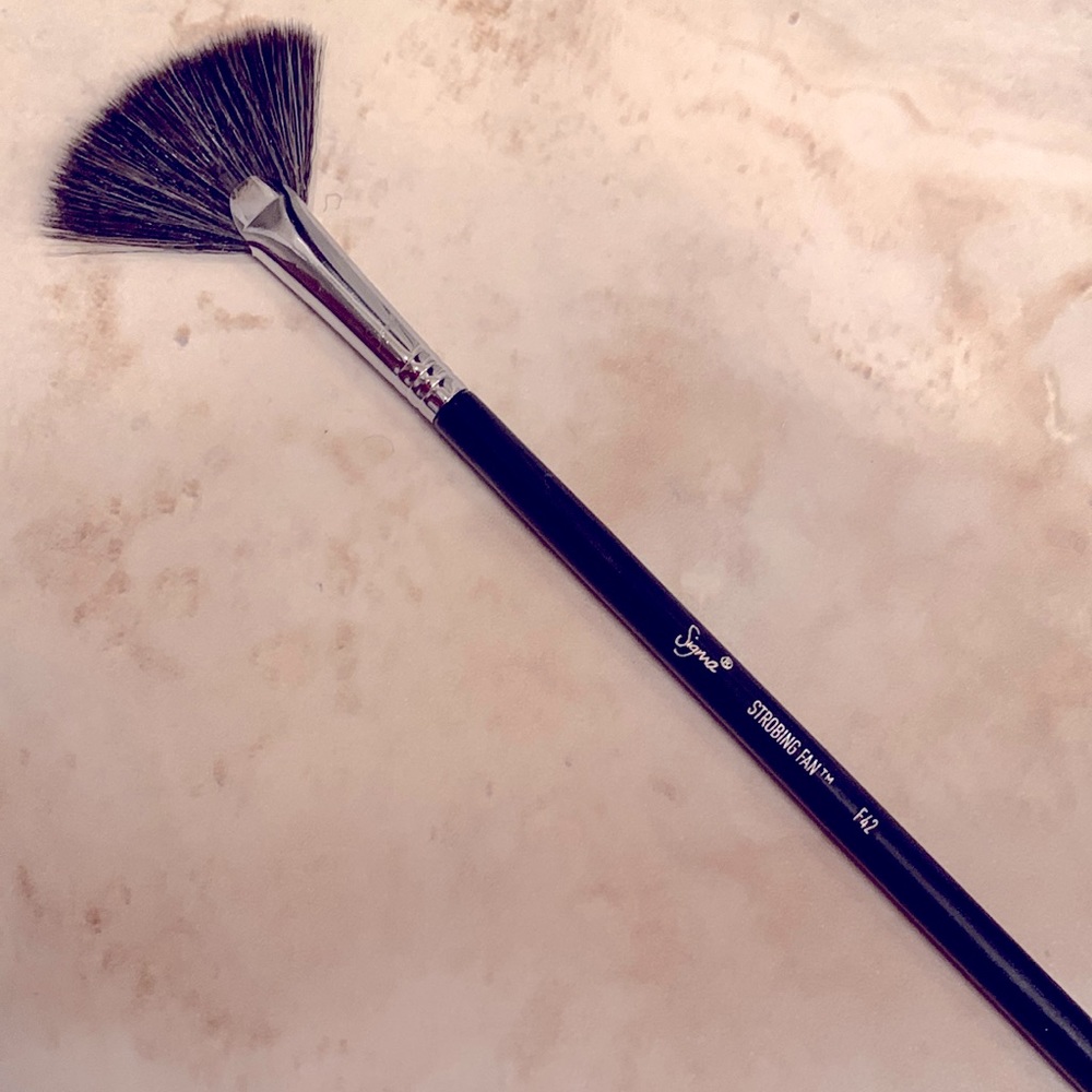 Fan brush
